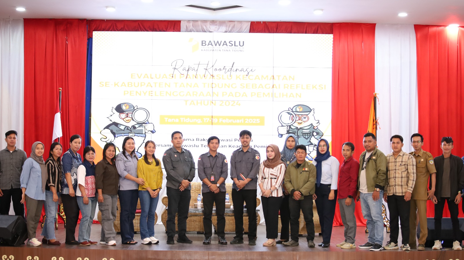 Foto Bersama Panwaslu Kecamatan
