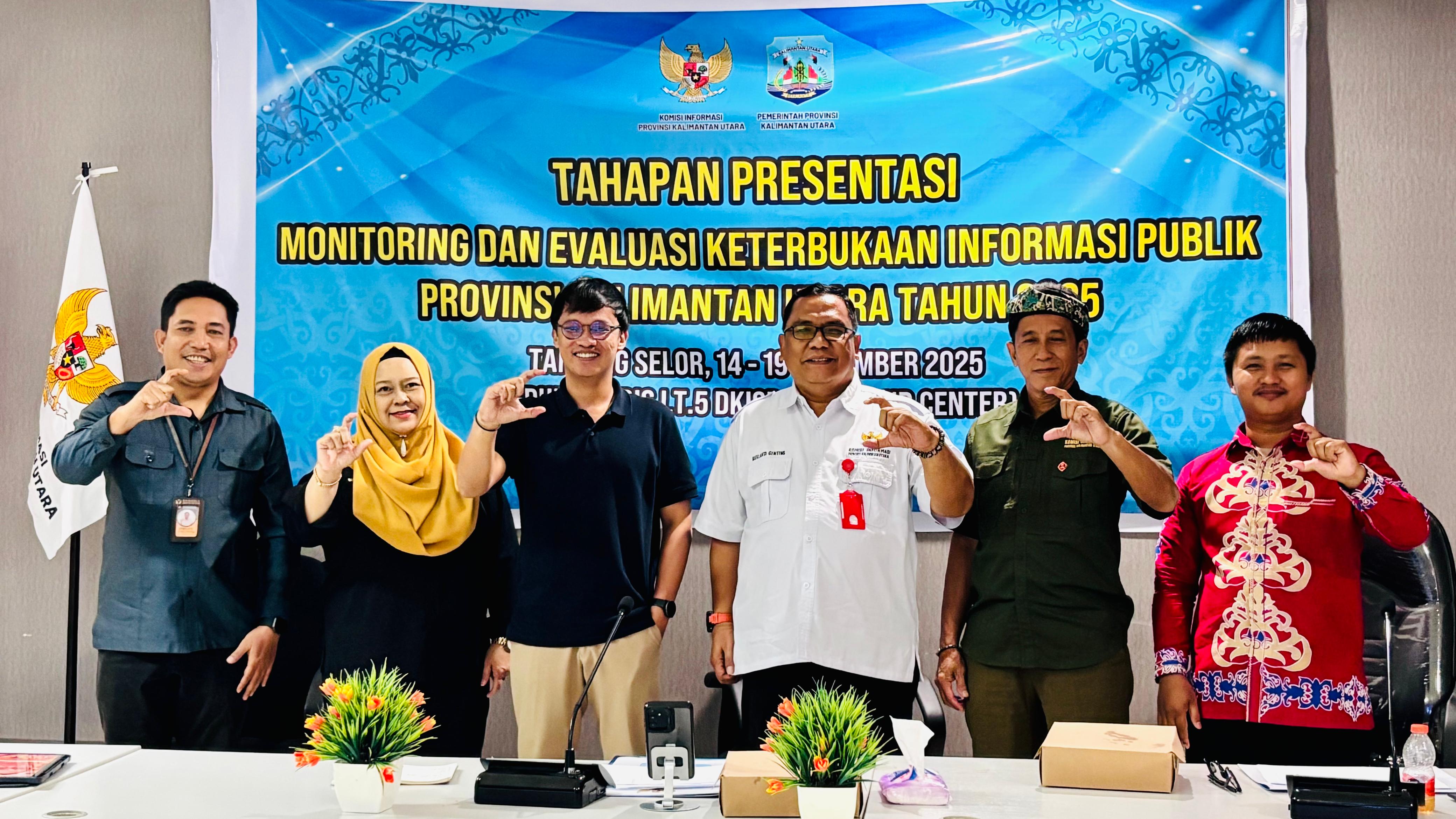 Foto bersama Komisi Informasi 