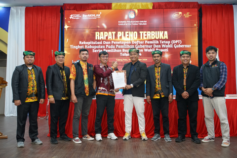 Penyerahan Berita Acara Pleno