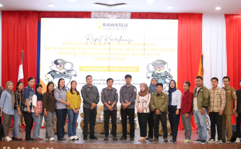 Foto Bersama Panwaslu Kecamatan