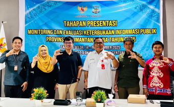 Foto bersama Komisi Informasi 